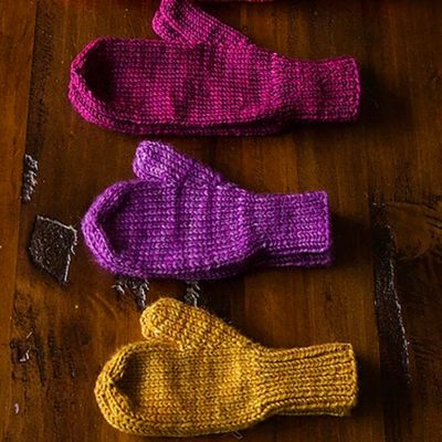 Learn to make The Worlds Simplest Mittens with Jenn: 4 Weeks