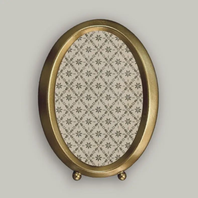 Modern Oval Photo Frame