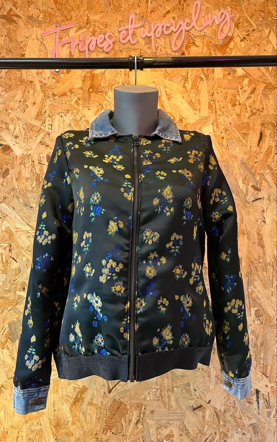 Veste customisée fleur