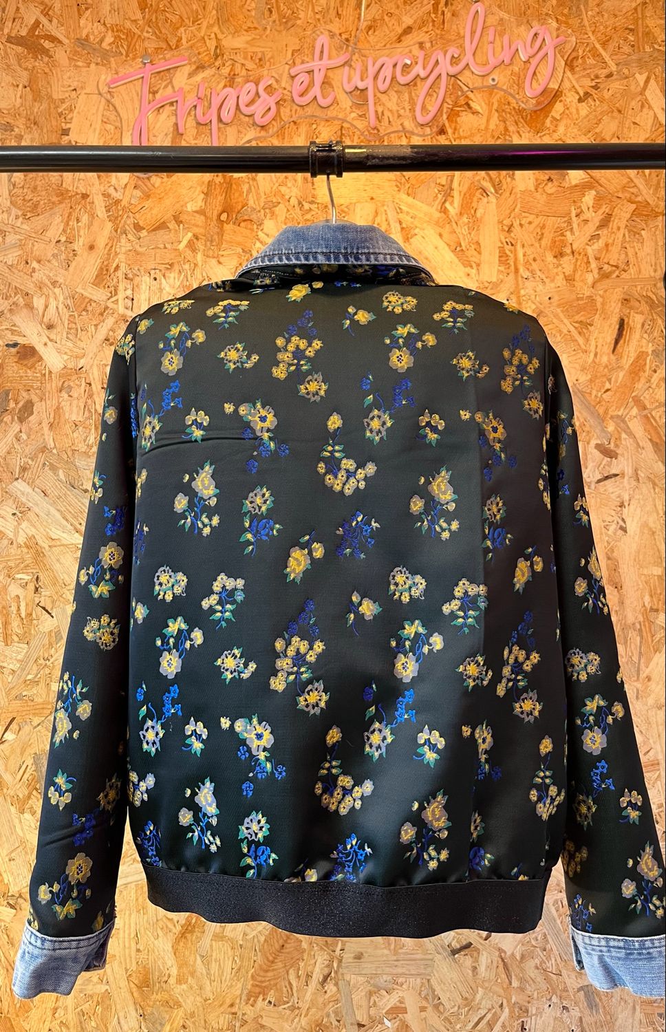 Veste customisée fleur