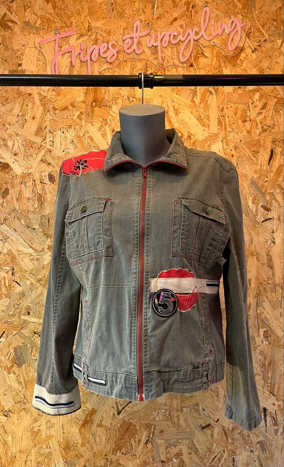Veste kaki customisée rouge