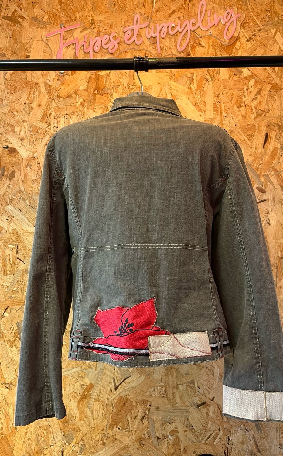 Veste kaki customisée rouge