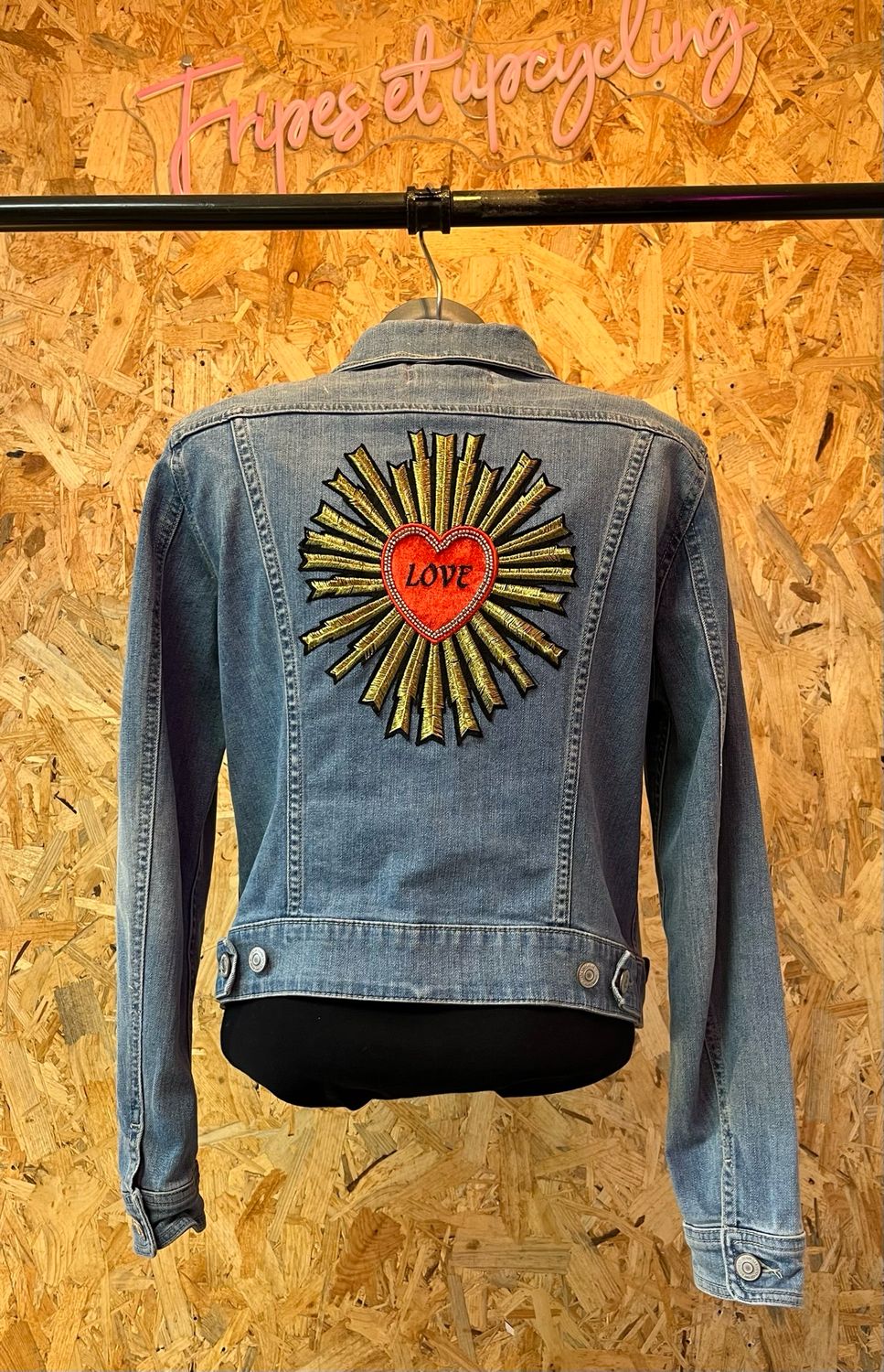 Veste en jean customisée