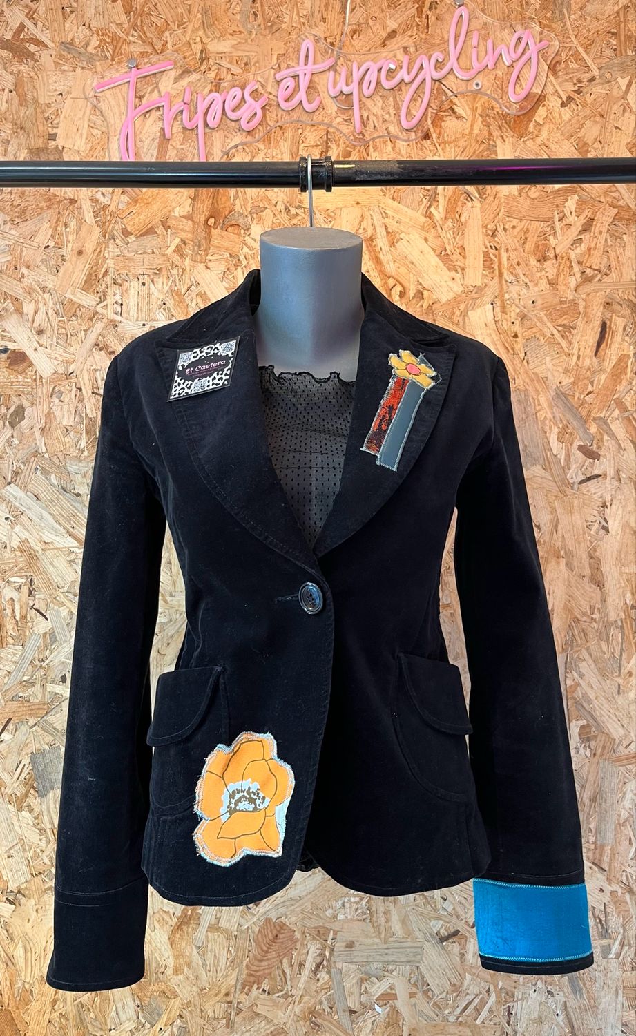 Veste en velours noir customisée