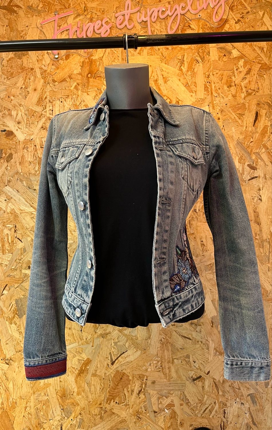 Veste en jean customisée