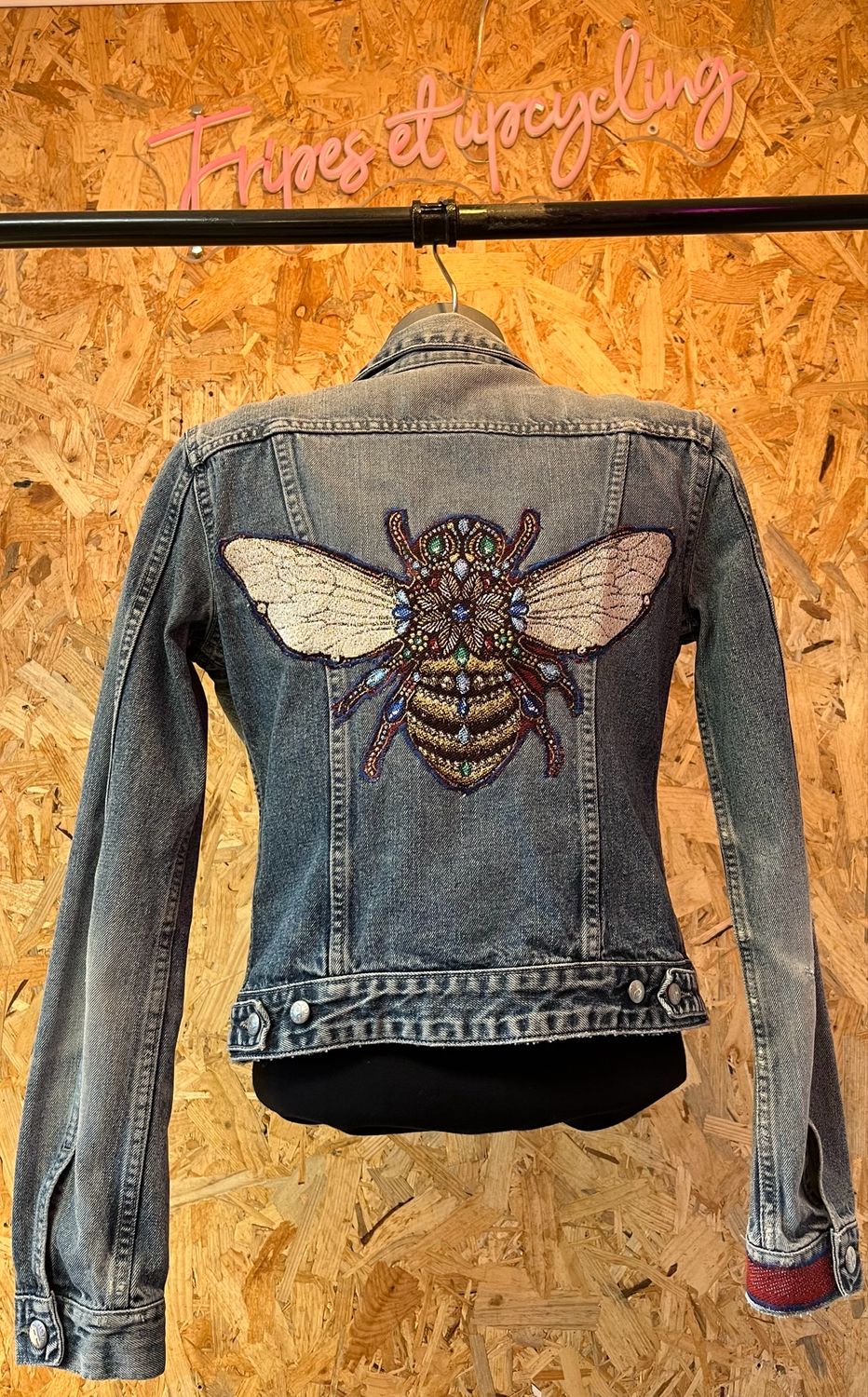 Veste en jean customisée