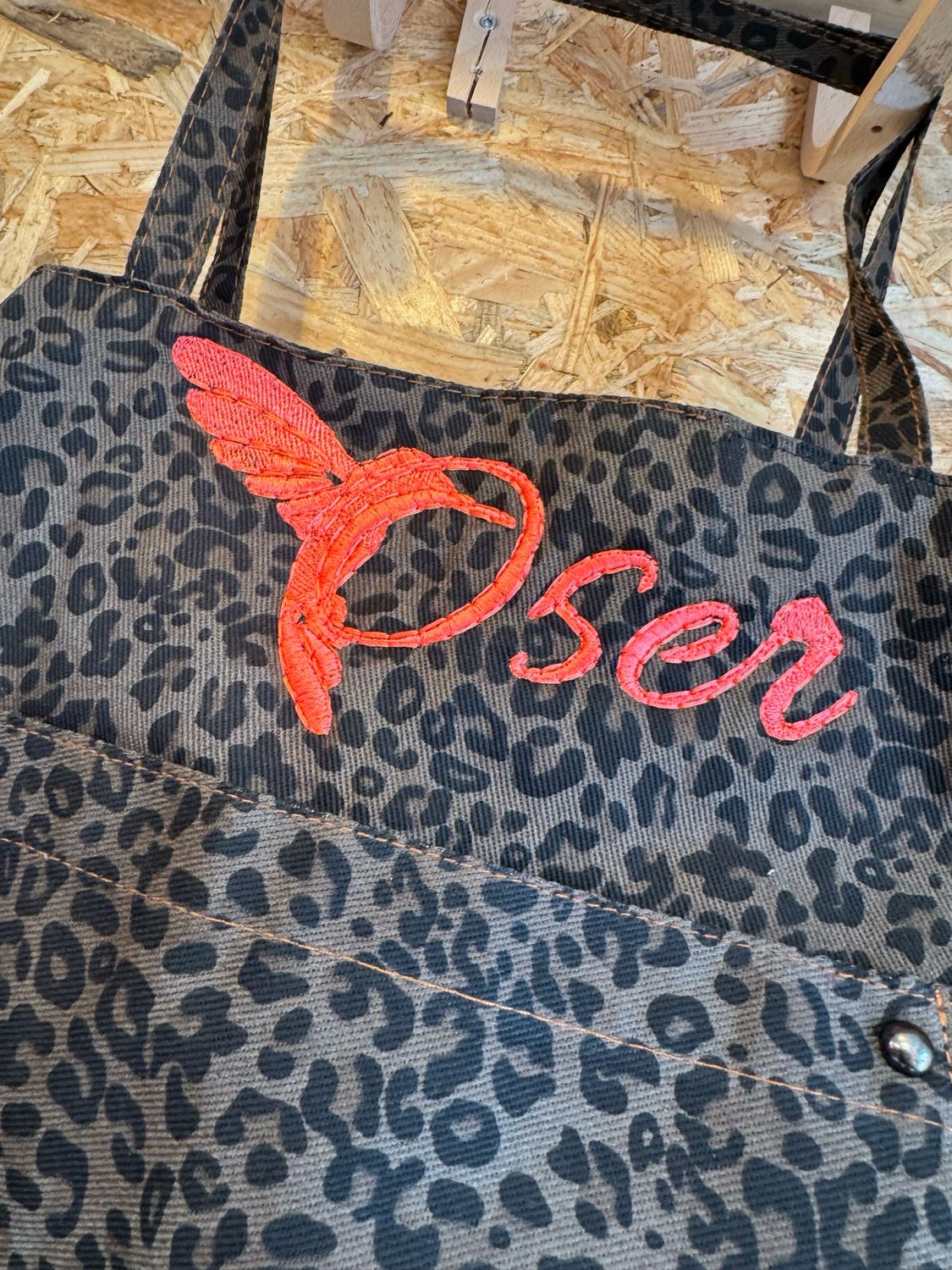 Sac “OSER” – Léopard &amp; audace colorée