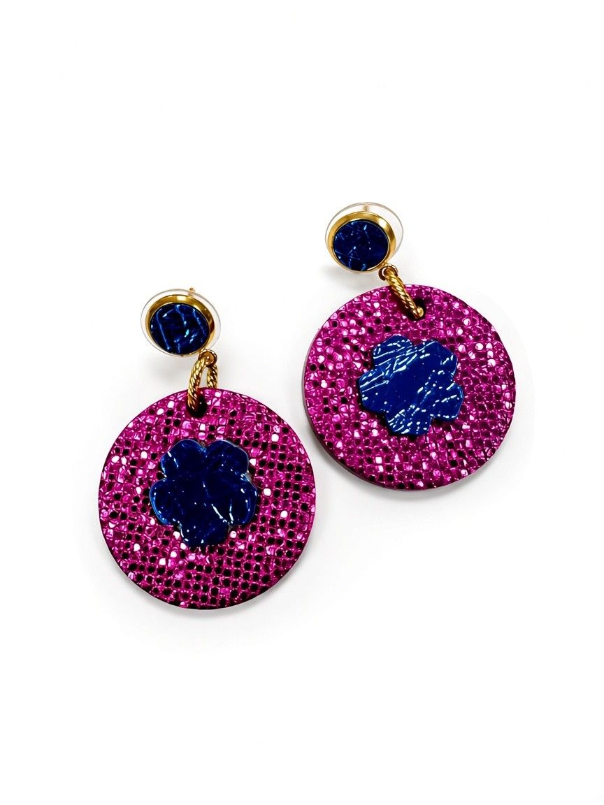 Boucles en cuir, ronds roses et bleus