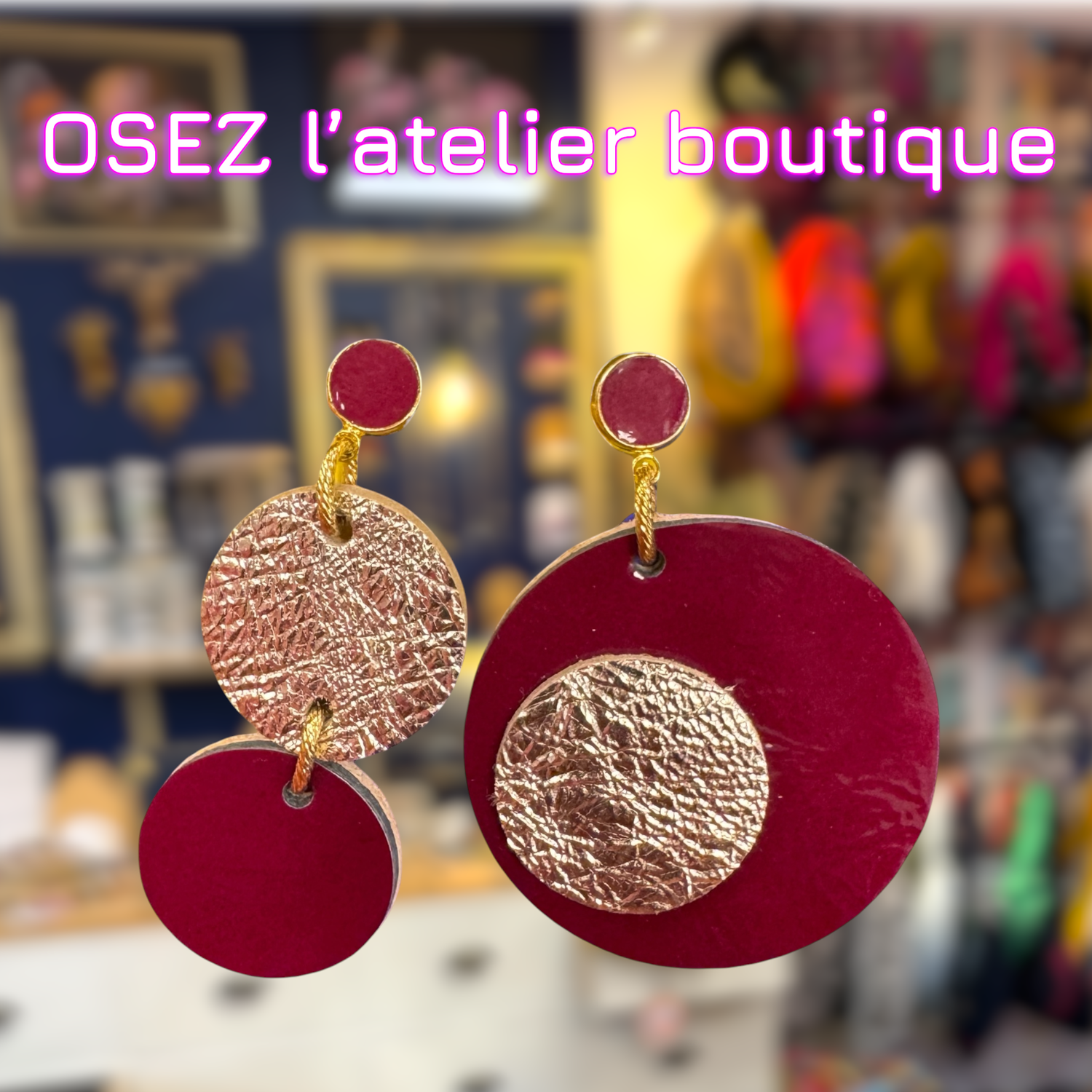Boucles asymétriques en cuir grenats et dorées