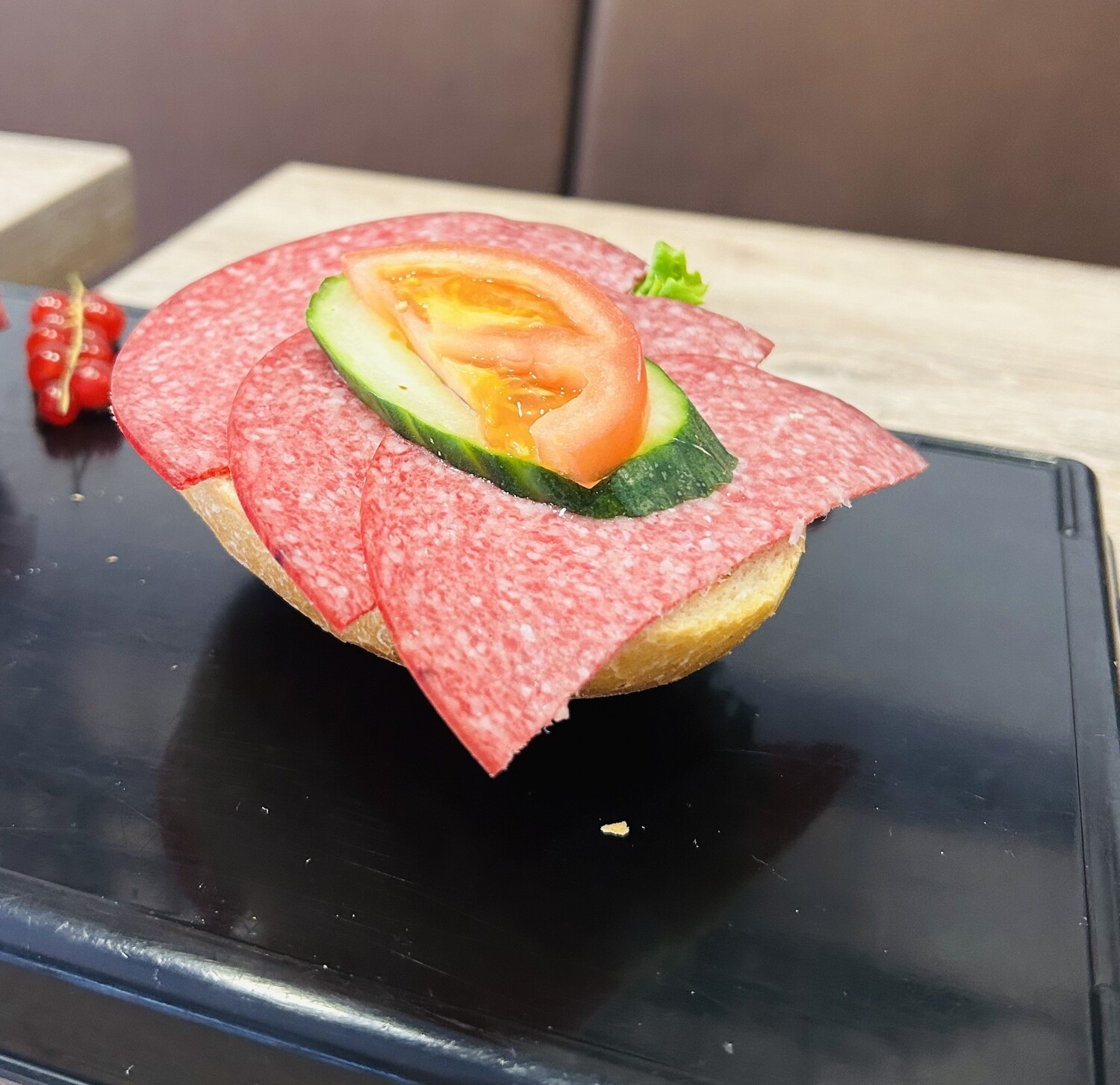 Halbe Knackfrisches mit Salami