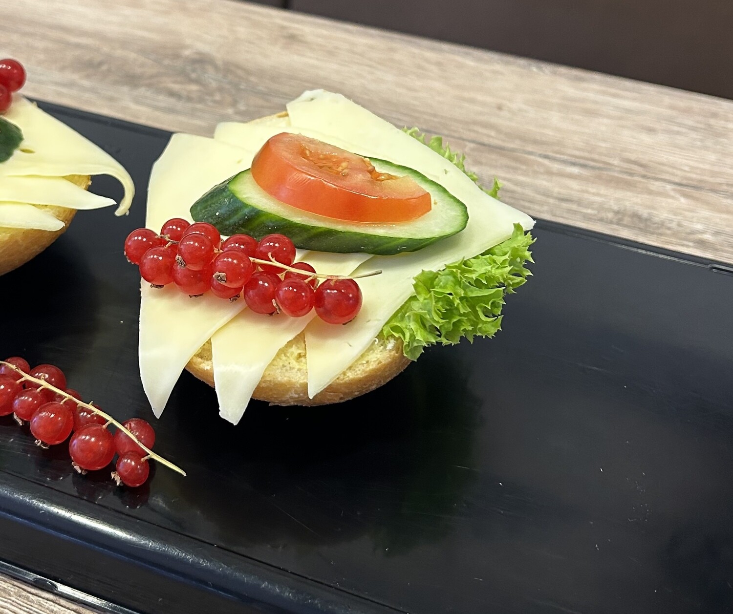 Halbe Knackfrisches mit Käse