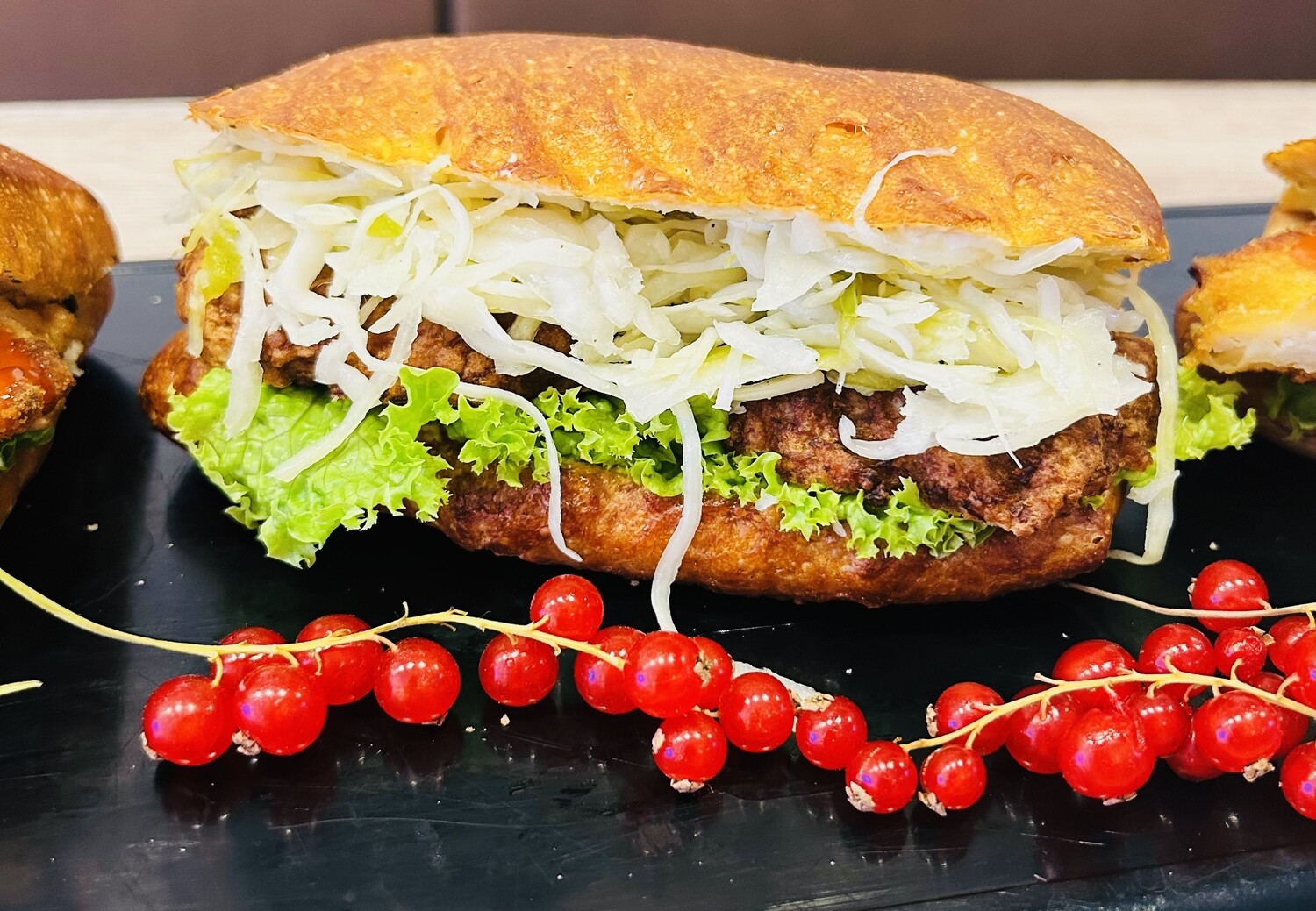 Belegte Brötchen mit Frikadellen