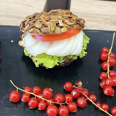 Belegte Brötchen mit Ei