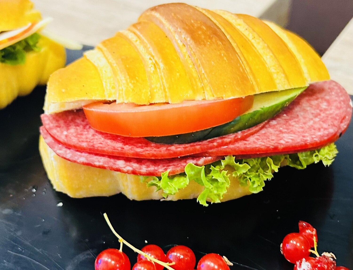 Belegte Porto mit Salami