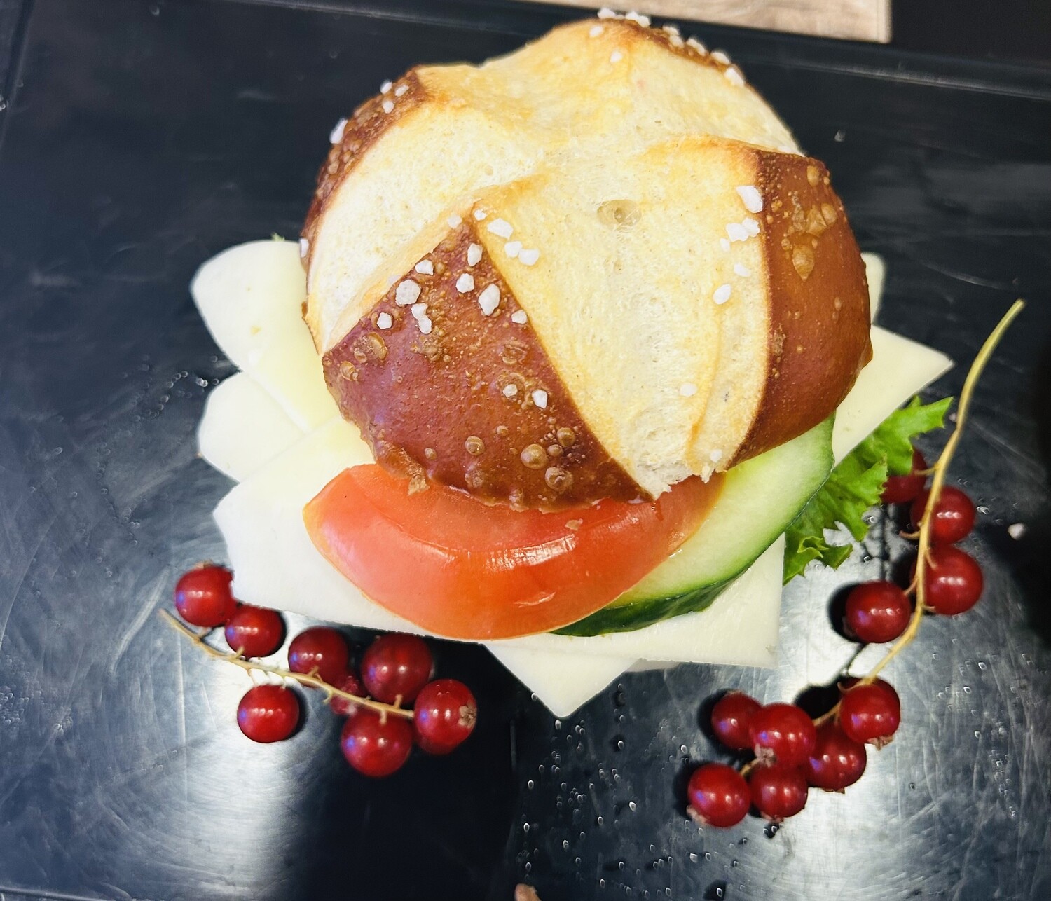 Belegte Brötchen mit Käse
