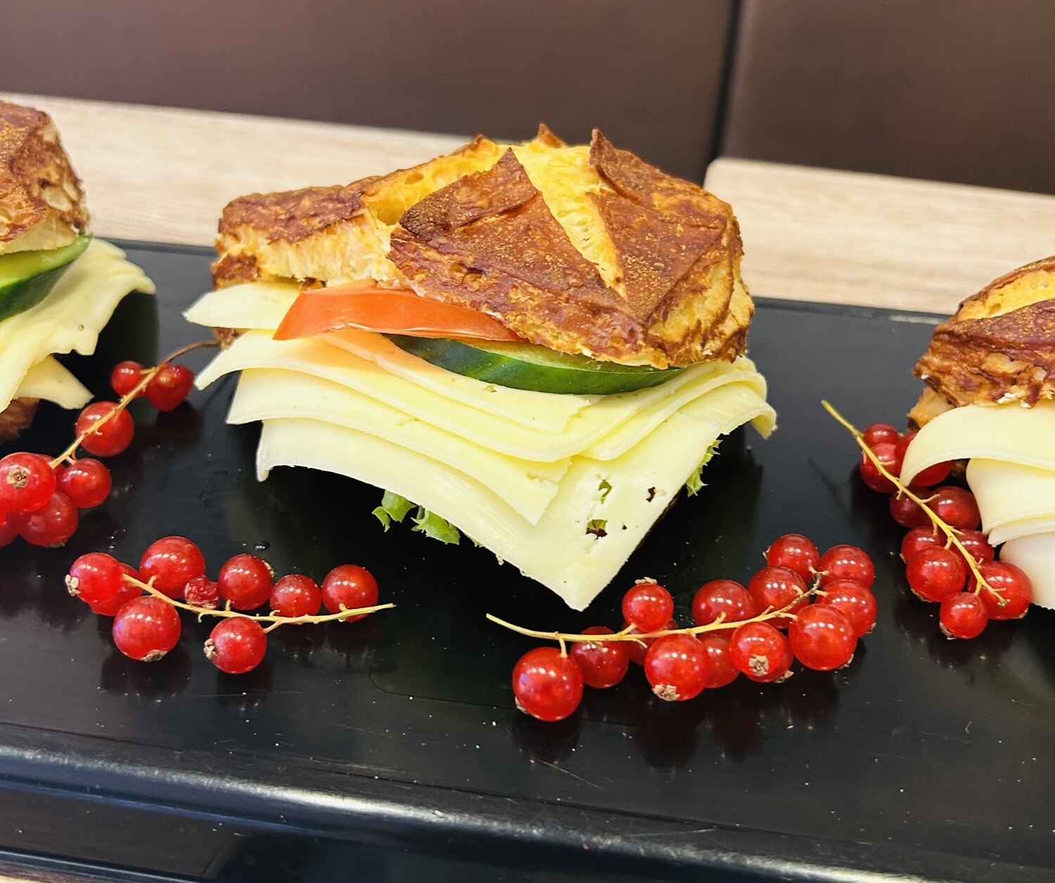 Belegte Brötchen mit Käse