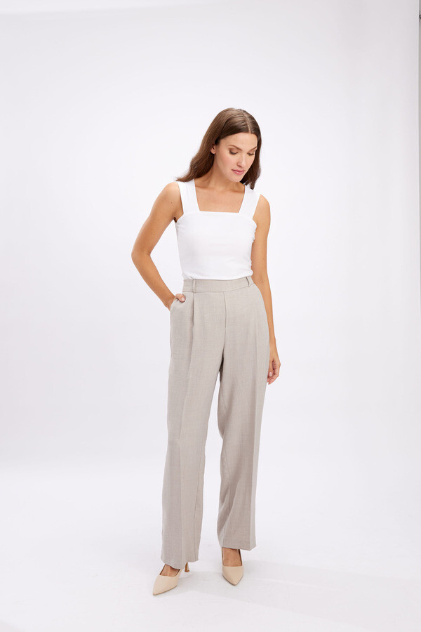 Frank Lyman Elasticized Waistband Straight Leg Pants