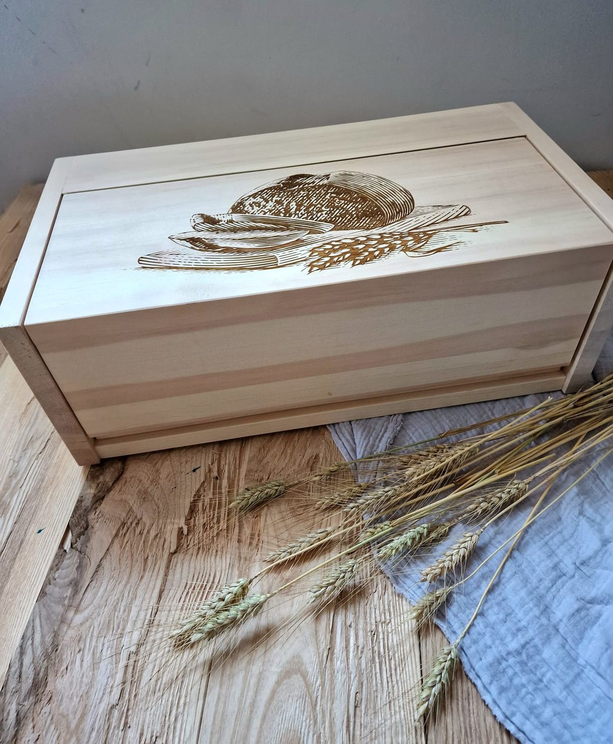 Brotkasten aus Zirbenholz