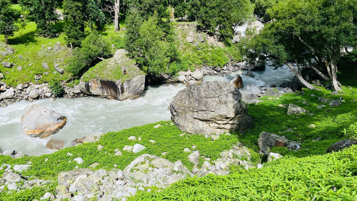 Pin Bhaba Pass Trek  2 Worlds 1 Trek