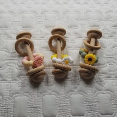 Silicone &amp; Wood Daisy Rattle