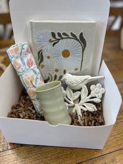 Mothers Day Gift Basket: Flora Bird