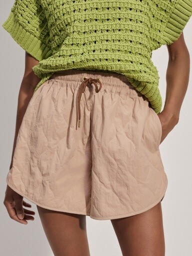 connel quilt short