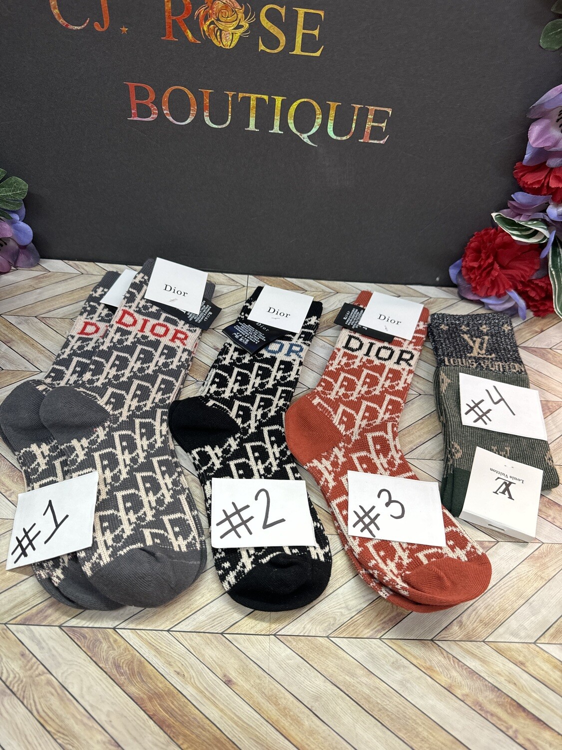 Unisex sock. mid-rise up to men size 10