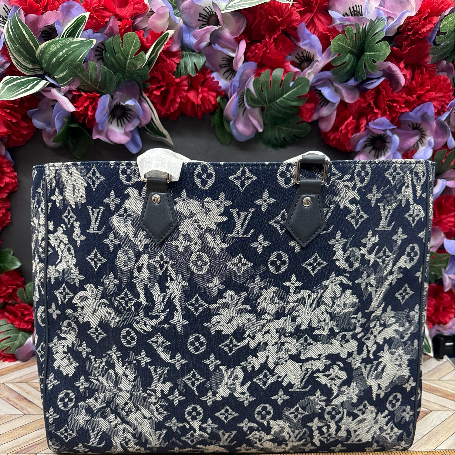 A1 Quality.  Navy Tapestry Travel Bag. No Long Straps