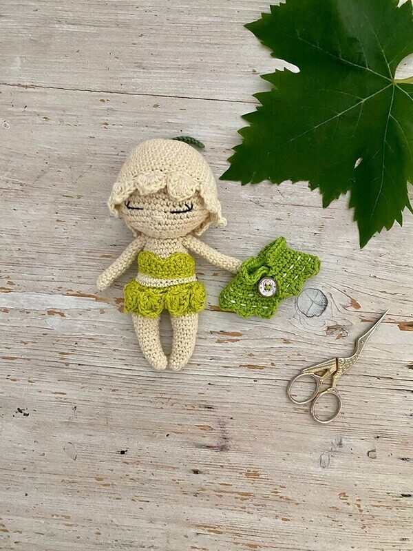 LILIA la poupée fleur, le muguet  au crochet, amigurumi DIY