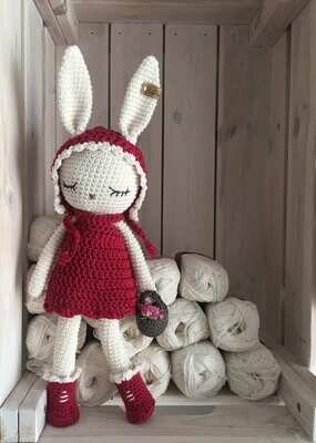 lapin ANNE au crochet déguisé en chaperon rouge