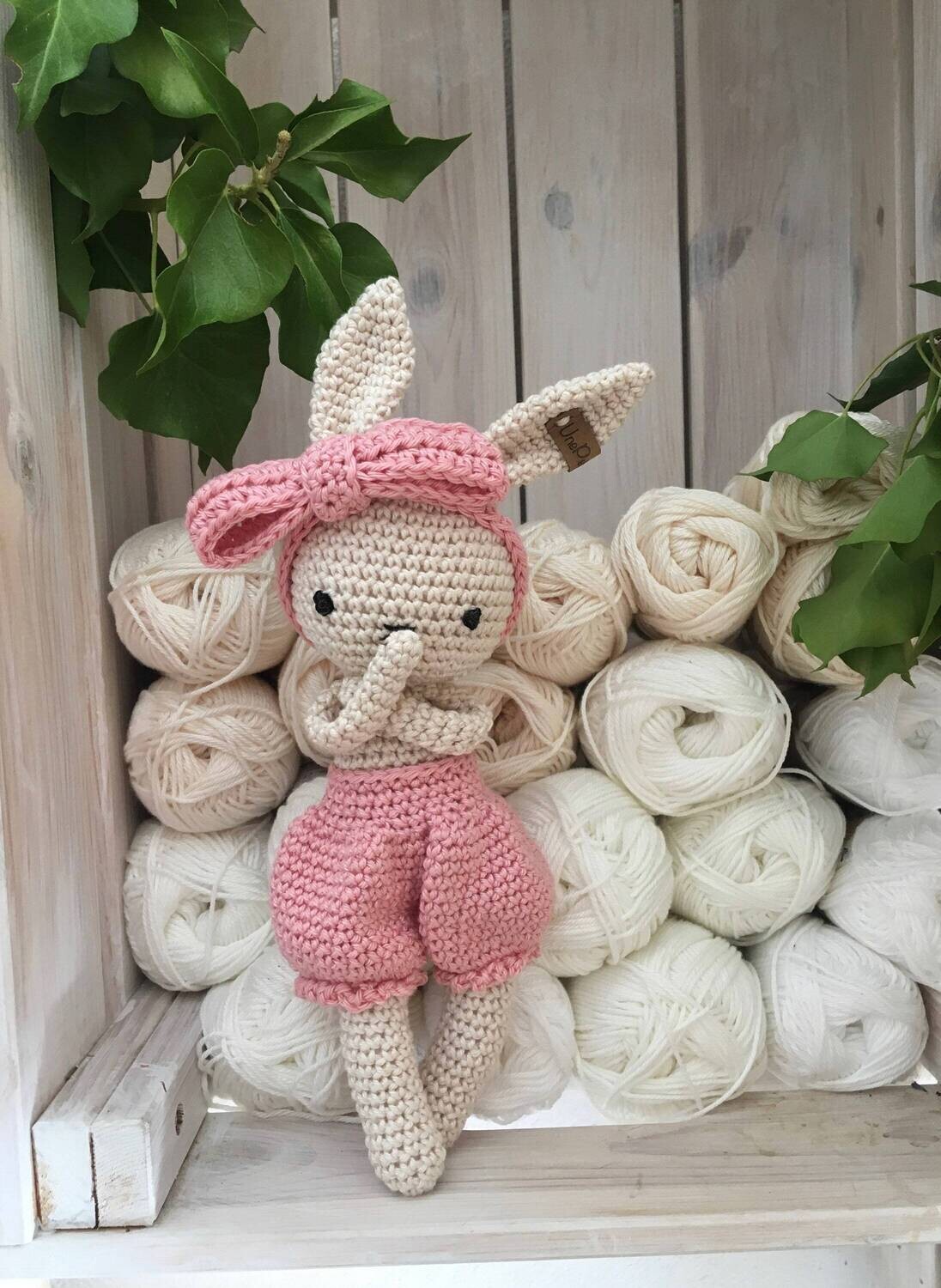petit lapin PEPPY avec son pantalon