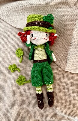 la petite poupée Saint Patrick MAEWYN, DIY