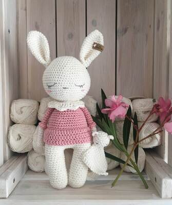 lapin GINGER avec son doudou plat