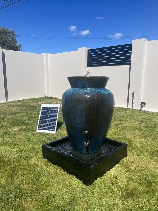 LARGE URN