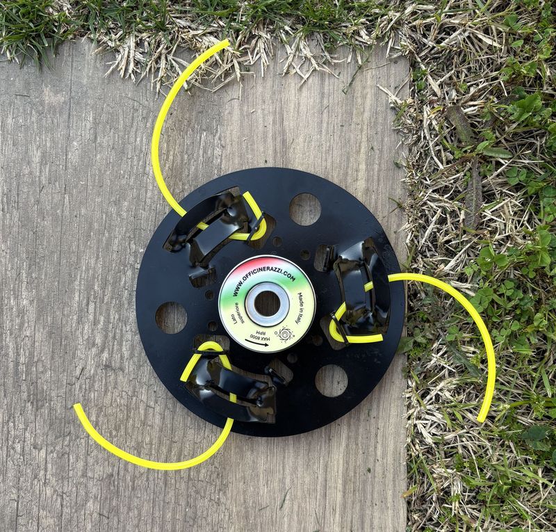 THREE G-CUT R