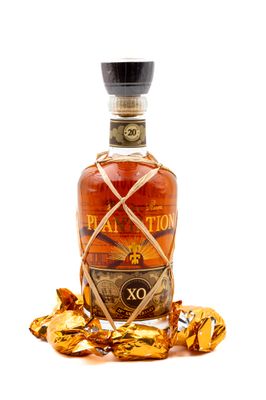 Geschenkbox mit 1 Fl. Rum Plantation XO 20 Th Anniversarry, 4 Stück Divino Jamaica Rum