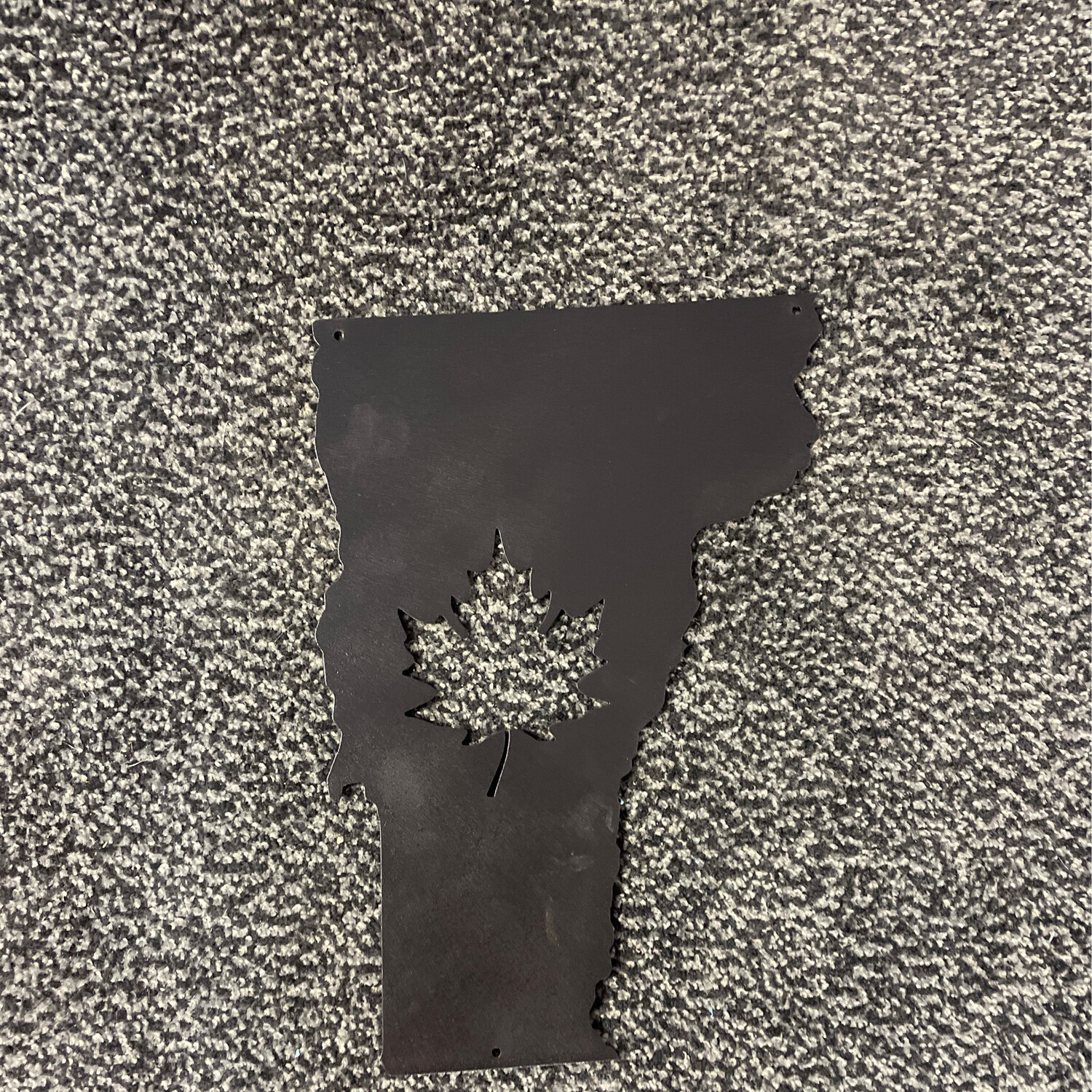 Sign VT Outline w/Maple leaf (metal)