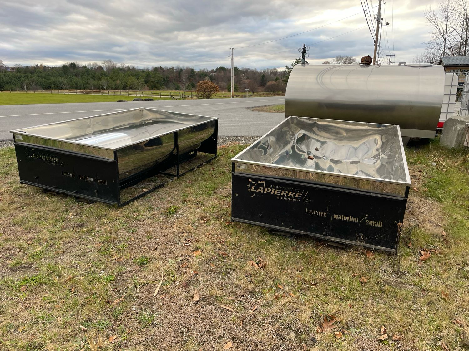 Used 525g Lapierre Tanks 5&#39; x 8&#39; x 29 1/4&quot;
