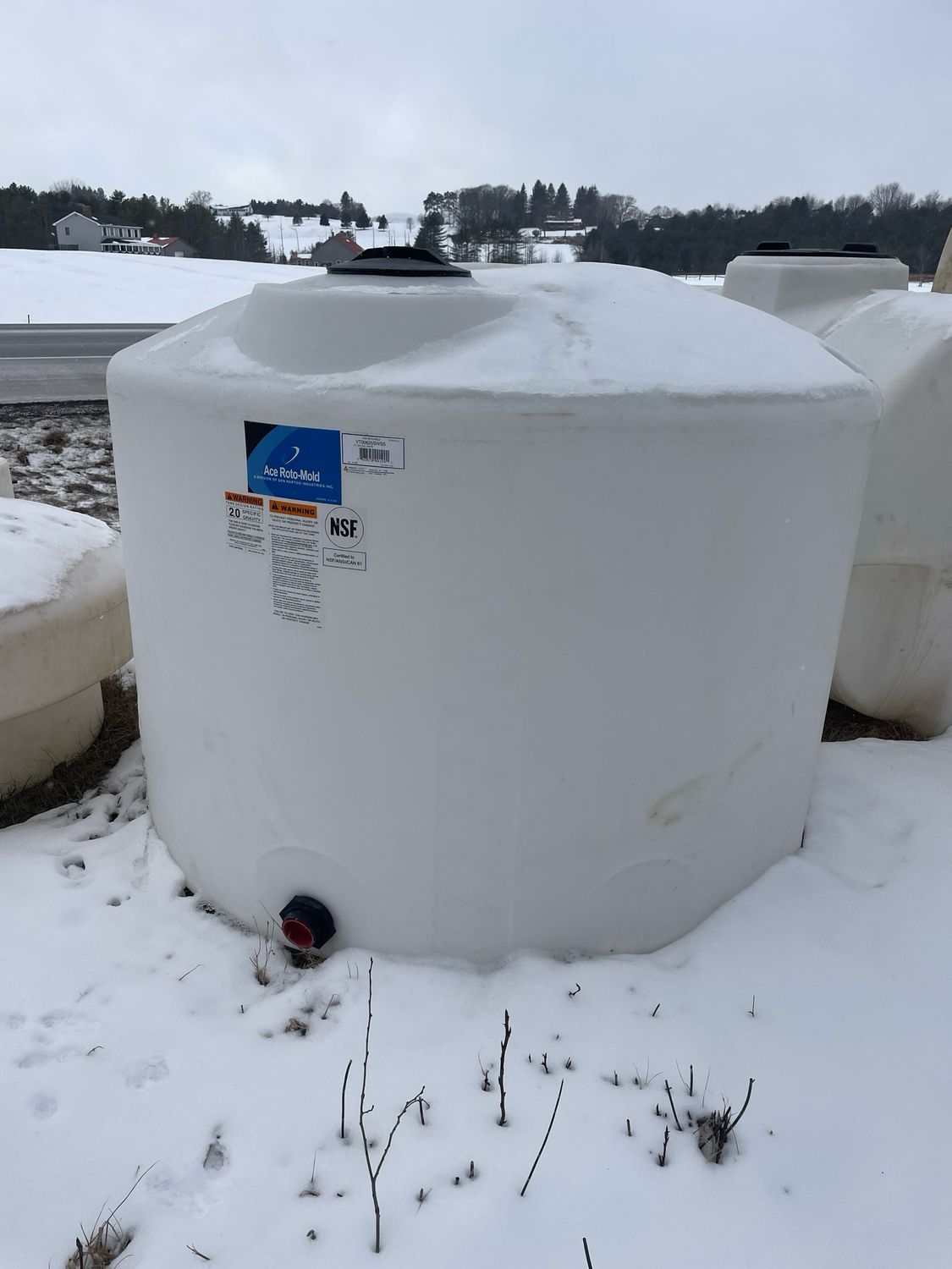 Used 625g Vertical Poly Tank