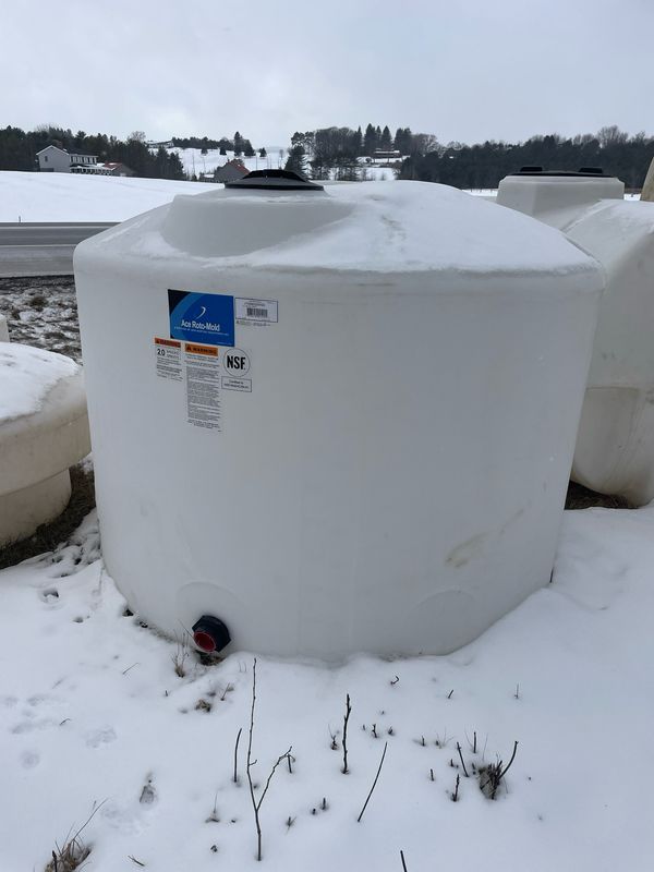 Used 625g Vertical Poly Tank