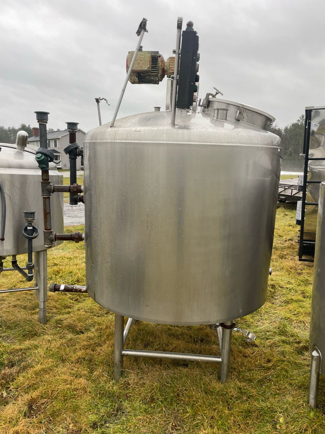 Used 200g Vertical Water Jacketed tank w/agitator