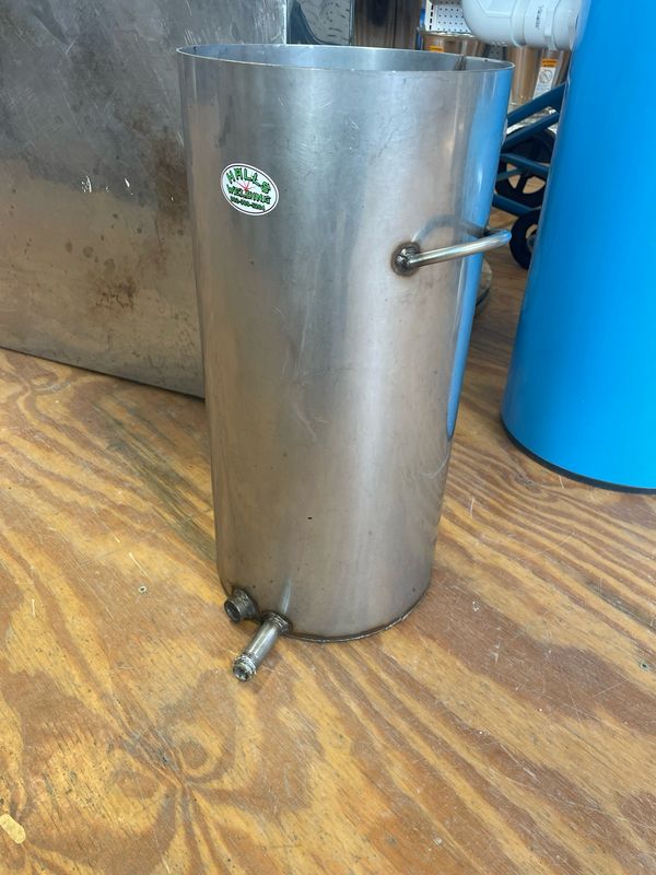 Used 8g Filter Tank w/cover