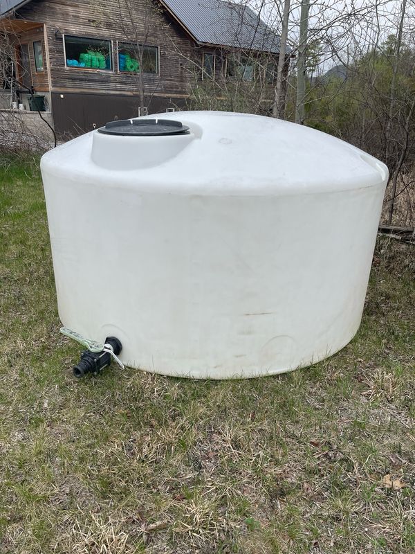 Used 1050g Poly Vertical Tank