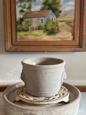Vintage Style Cache/Lions Head
