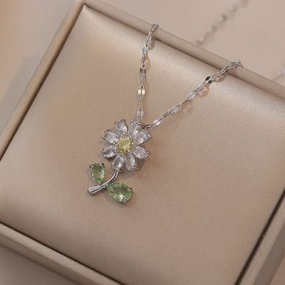 Dainty Flower Pendant Necklace in Stainless Steel