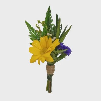 Wild Daisies Boutonniere