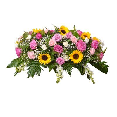 Coussin funéraire pour cercueil avec tournesols, œillets roses, roses roses, œillets blancs, gypsophile et mufliers sur base