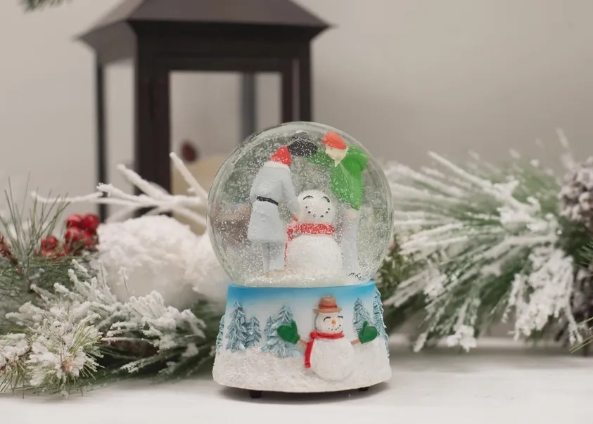 Building Snowman Christmas Musical Snow Globe