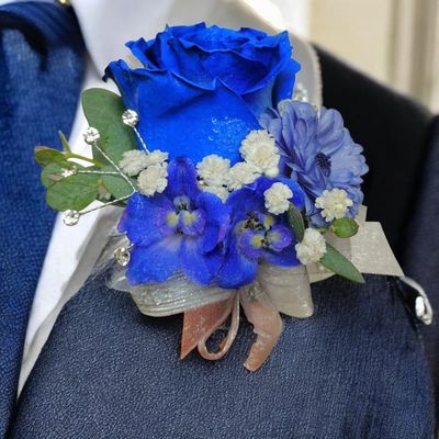 Saphire Boutonniere