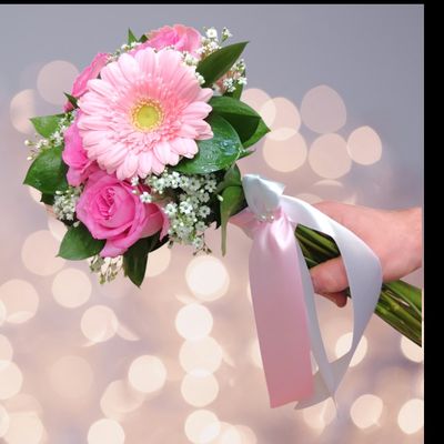 Gerbera Daisies Clutch Bouquet
